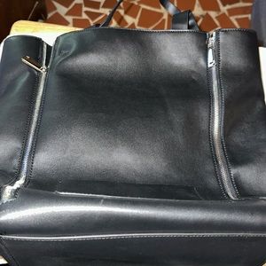 Black medium sized tote bag